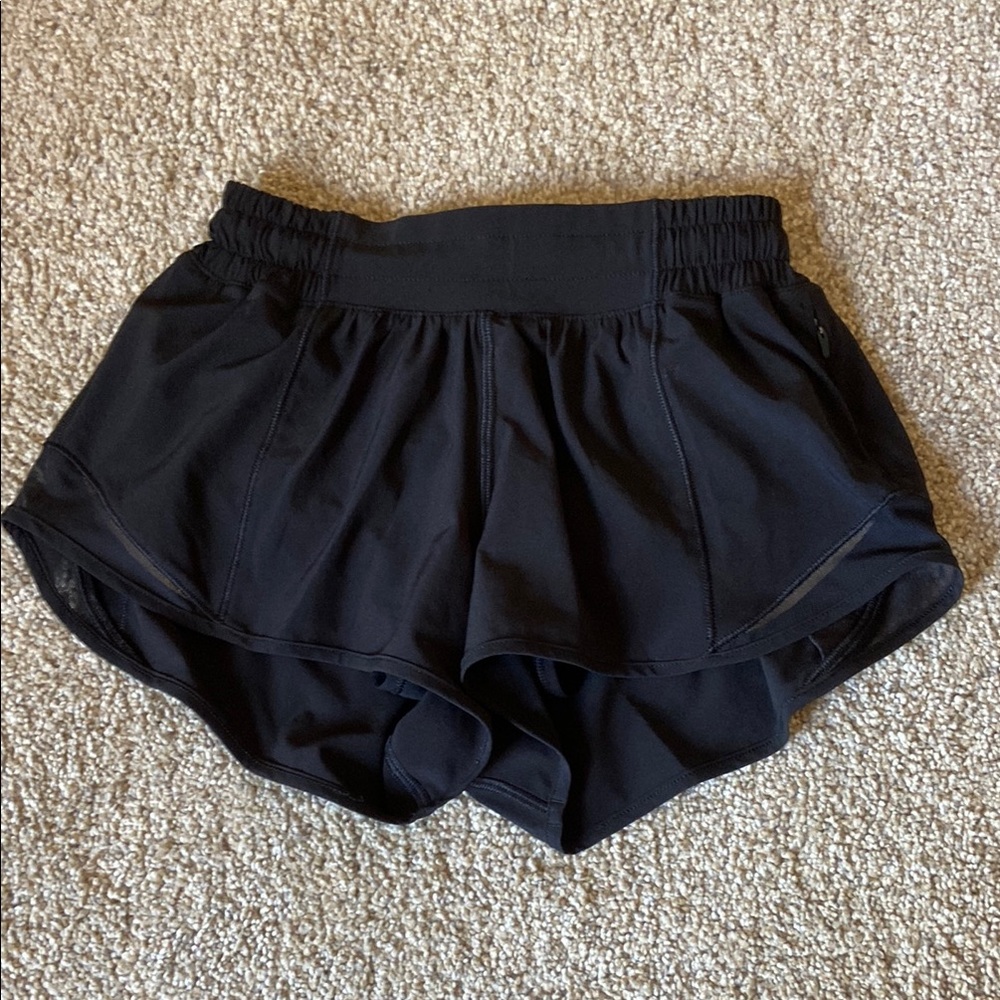 black lulu shorts size 0 low rise 2.5 inch